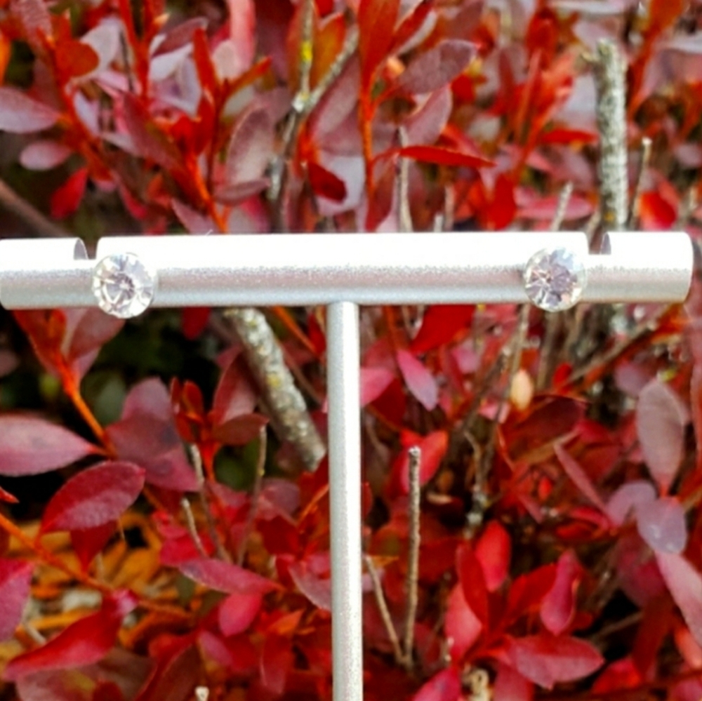 57. Diamond studs - Picture 5 of 5